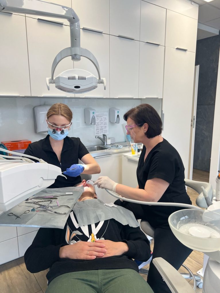 Dentysta we Wrocławiu – 5 sposobów na wizytę bez bólu i stresu! 07/03/2025 najlepszy dentysta Wrocław - Stomo Clinic